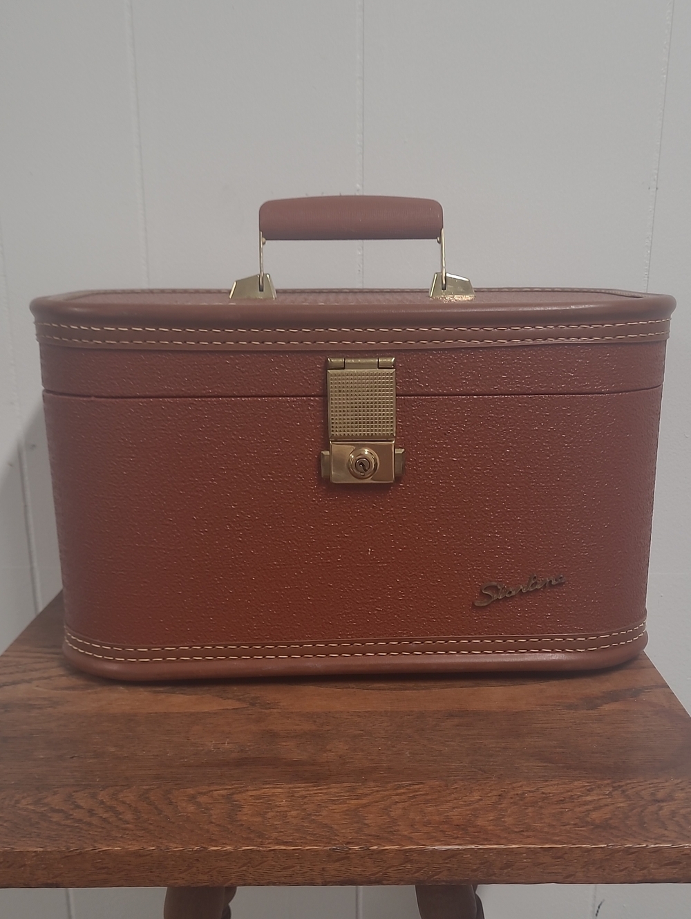 Starline Vintage Lady Baltimore Luggage Train/ Make-up Case w/Gold Tone Hardware